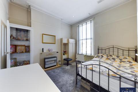 14 The Avenue, London, W13 8PH