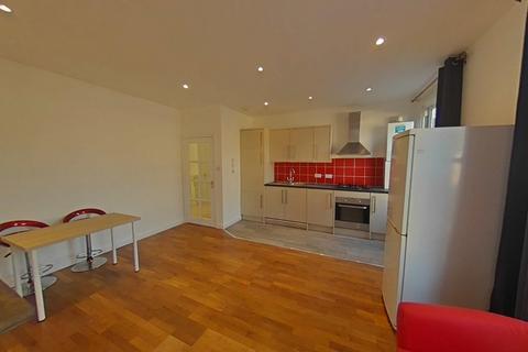 3 bedroom apartment to rent, Chiswick High Road, Chiswick W4