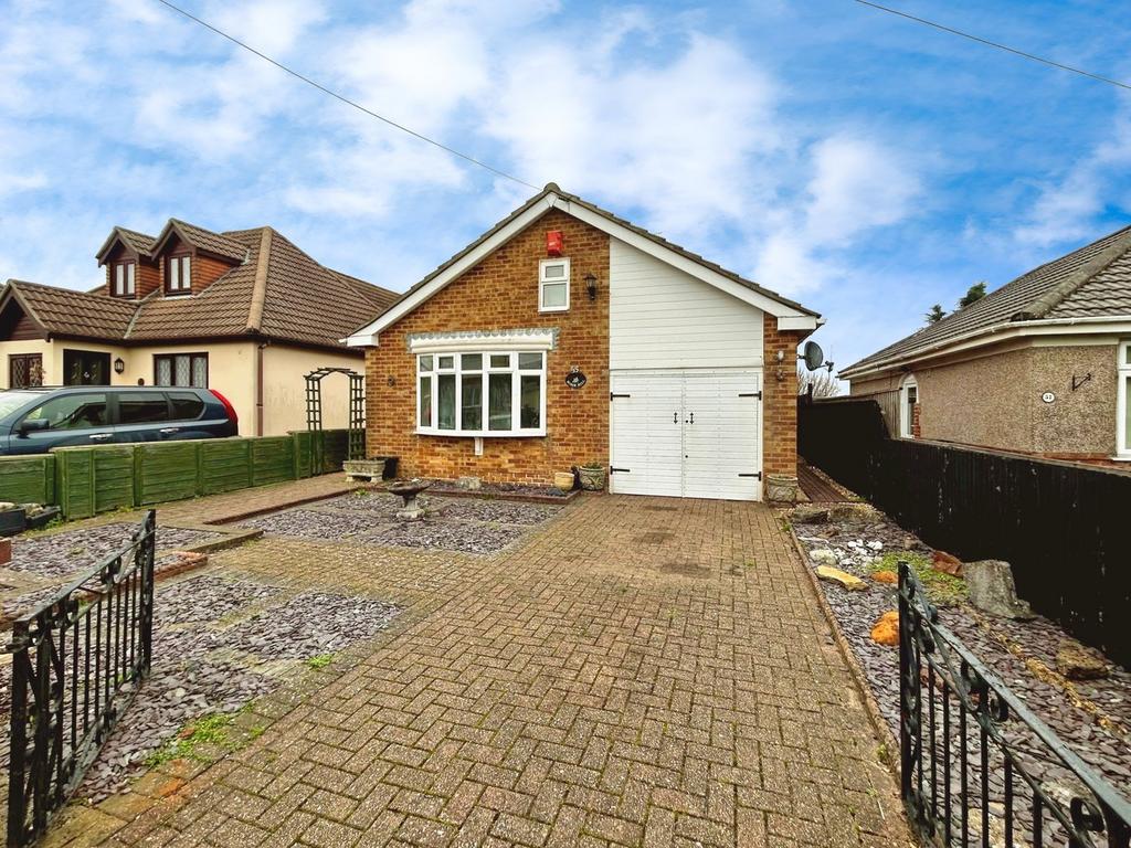 Cynthia Road, PARKSTONE, BH12 3 bed bungalow for sale £360,000