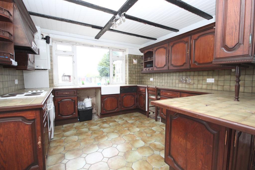 Cynthia Road, PARKSTONE, BH12 3 bed bungalow for sale £360,000