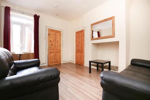 2 bedroom flat to rent, Bolingbroke Street, Newcastle Upon Tyne NE6