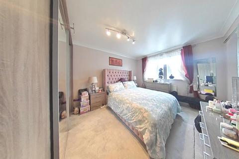 4 bedroom semi-detached house for sale, Pearl Gardens, Slough SL1