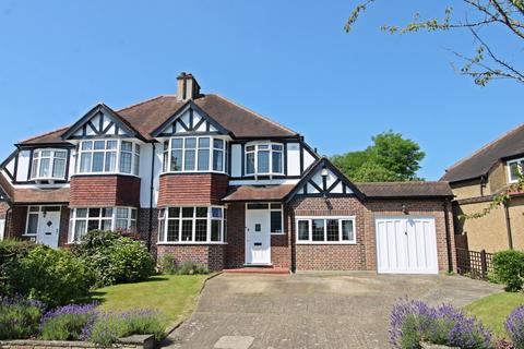 44 Greenways, Beckenham, BR3 3NQ