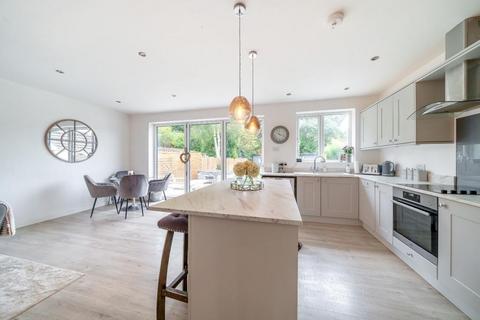 16 Ascot Road, Broadstone, BH18 9EZ