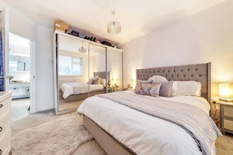 16 Ascot Road, Broadstone, BH18 9EZ