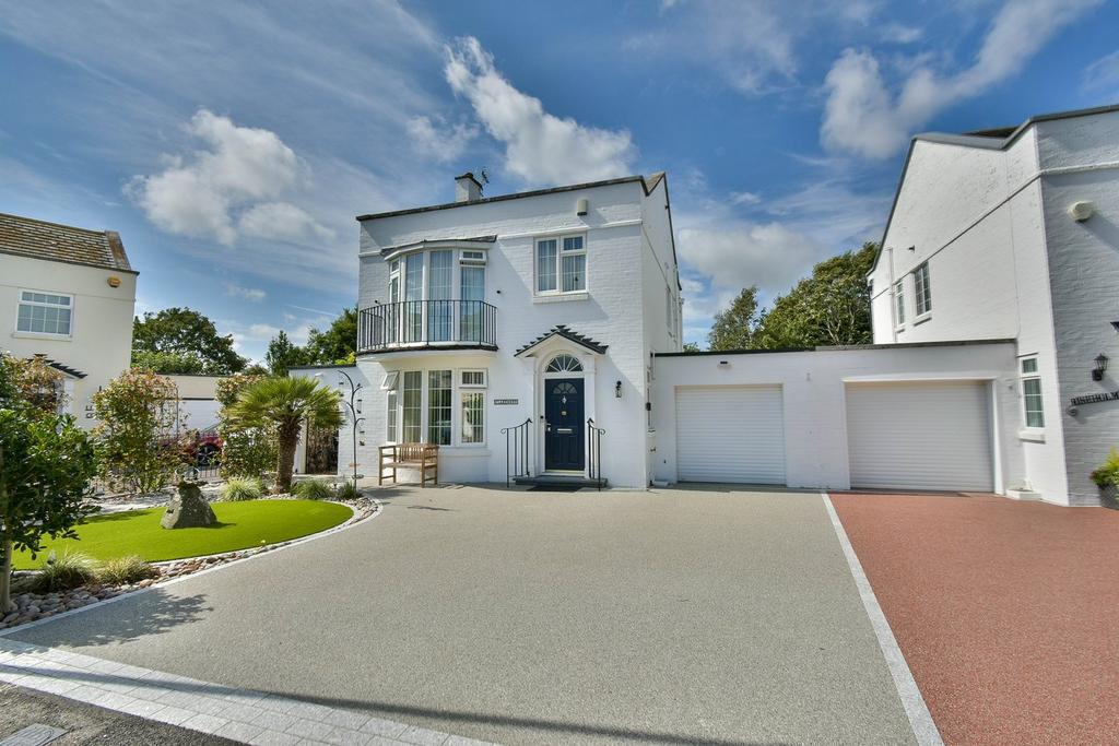 Cooden Close, BEXHILLONSEA, TN39 3 bed detached house for sale £699,950