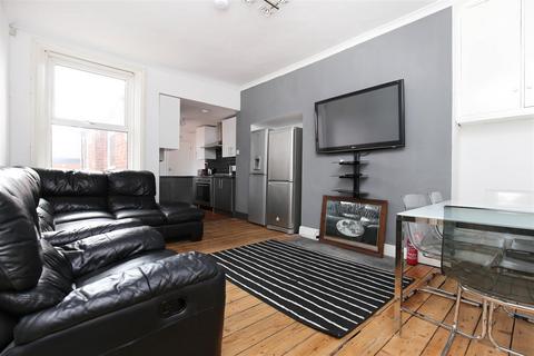 5 bedroom maisonette to rent, Bolingbroke Street, Newcastle Upon Tyne NE6