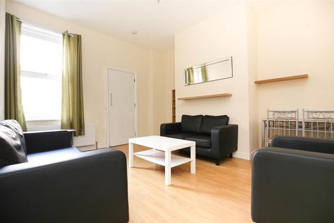 2 bedroom flat to rent, Simonside Terrace, Newcastle Upon Tyne NE6