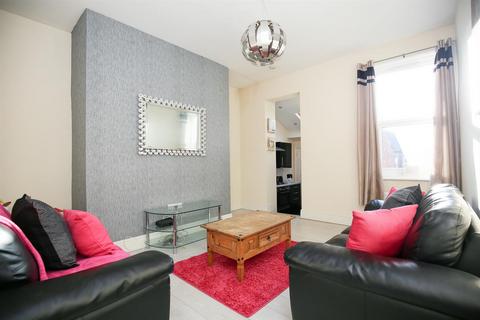 3 bedroom flat to rent, Trewhitt Road, Newcastle Upon Tyne NE6