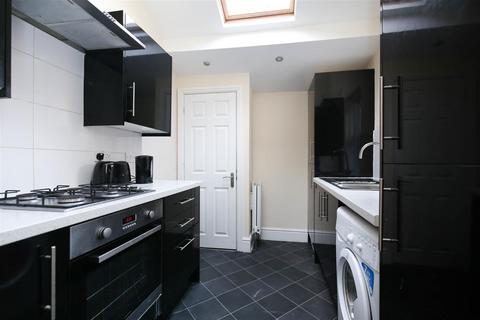 3 bedroom flat to rent, Trewhitt Road, Newcastle Upon Tyne NE6