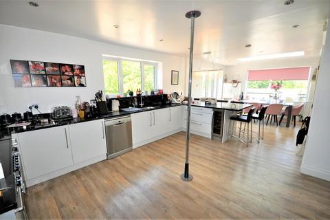 5 bedroom semi-detached house for sale, Tring Road, Well Head LU6