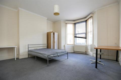 2 bedroom flat to rent, Coniston Avenue, Newcastle Upon Tyne NE2