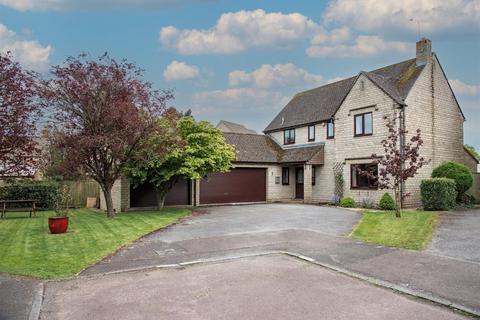 4 bedroom detached house for sale, 9 Kings Meadow, Crudwell