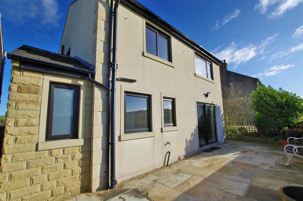 Stainland Road, STAINLAND 3 bed detached house to rent £1,500 pcm (£