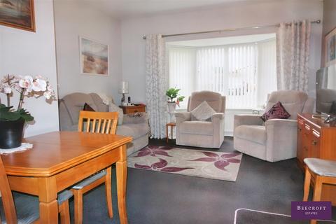 2 bedroom detached bungalow for sale - Greenside Close, Thurnscoe, Rotherham