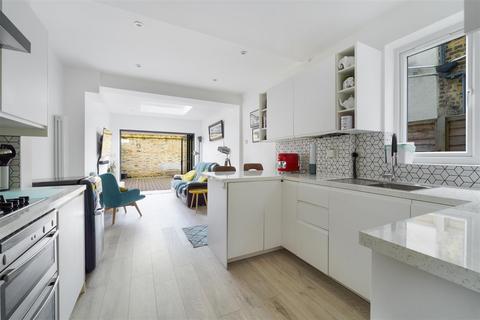 137a Boundary Road, London, SW19 2DE