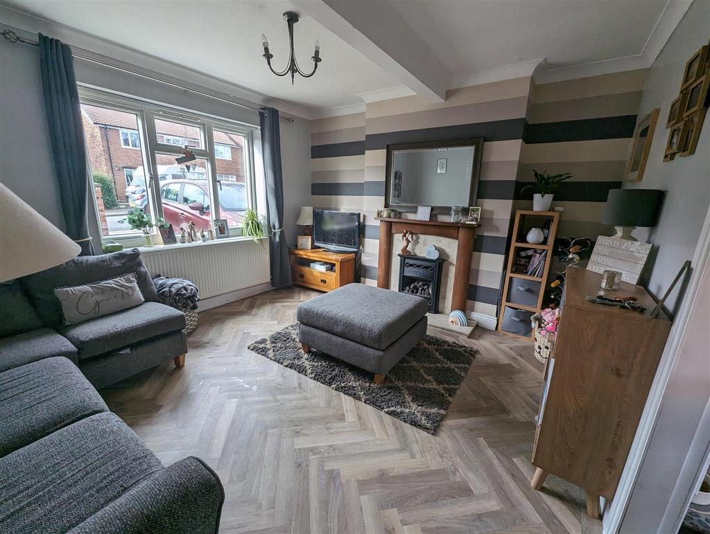 Hutton Avenue, Darlington 3 bed semidetached house for sale £135,000