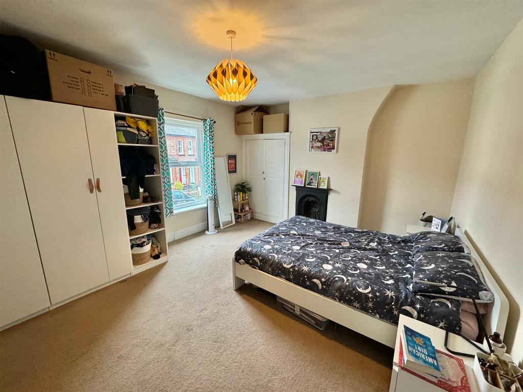 South Grove6 Bed1...jpg