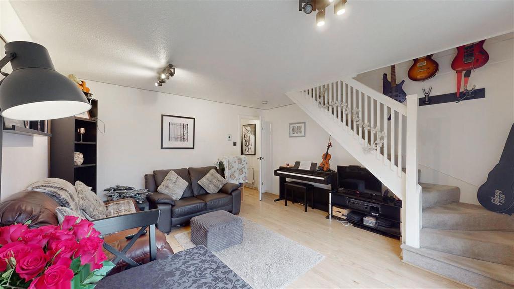 8ua FEz Nd EUyvo-Iy SRPHHg.jpg