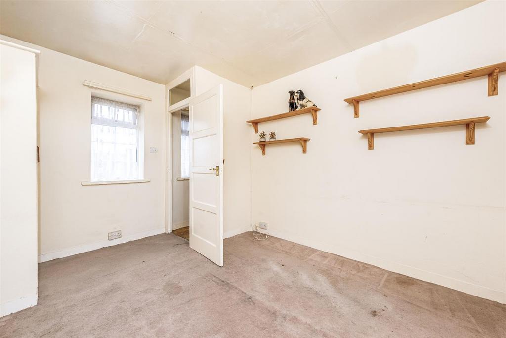 3 Dedworth Drive4.jpg