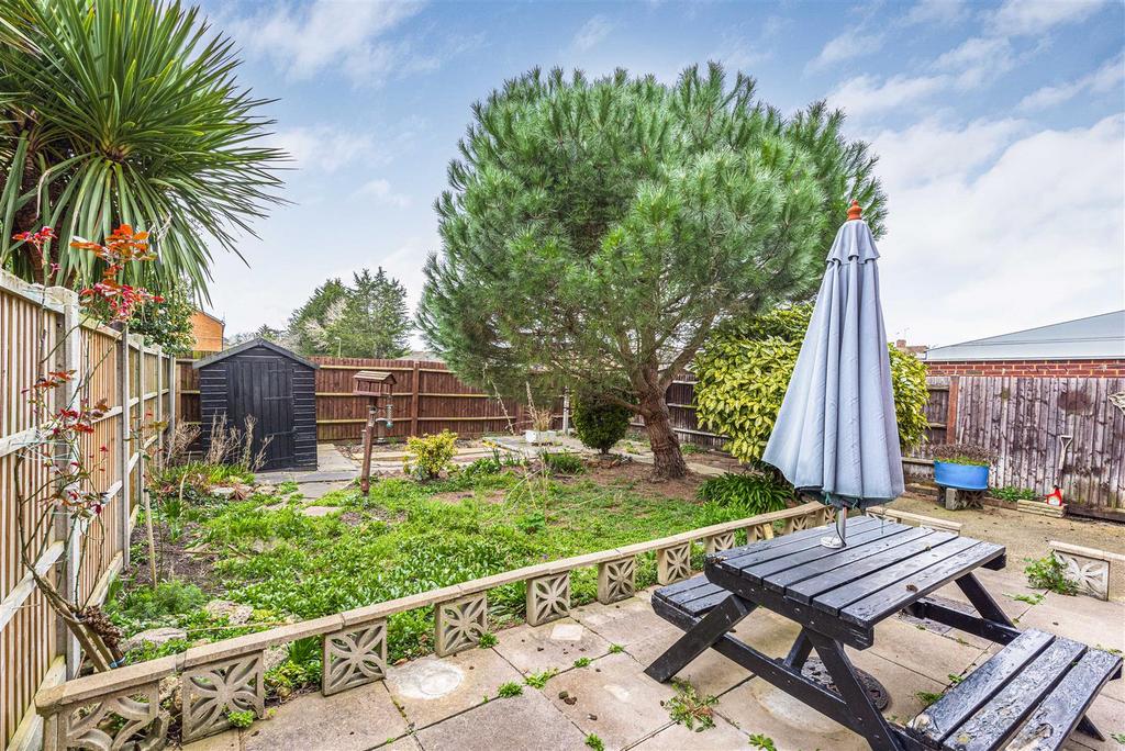3 Dedworth Drive10.jpg