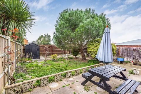 3 Dedworth Drive, Windsor, SL4 5NS