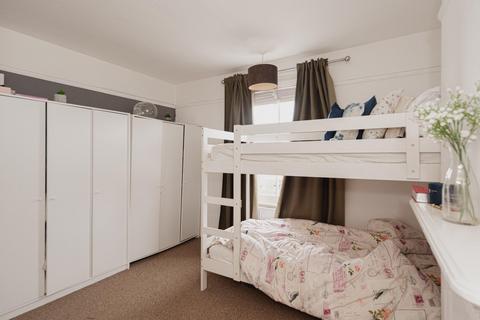 6 Miles Road, Epsom, KT19 9AD