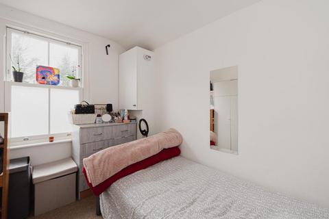 6 Miles Road, Epsom, KT19 9AD