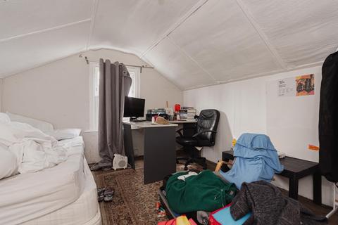 6 Miles Road, Epsom, KT19 9AD