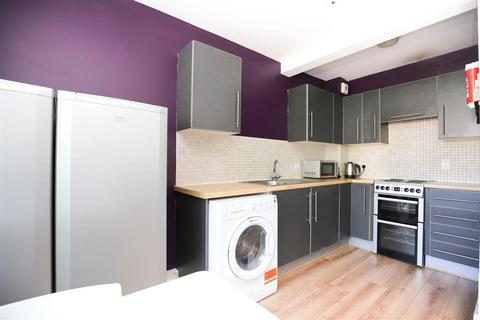 5 bedroom apartment to rent, New Mills, Newcastle Upon Tyne NE4