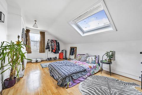 2 bedroom flat for sale, Pattenden Road, London, SE6 4NQ