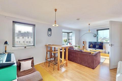 2 bedroom flat for sale - Portland Close, Chadwell Heath, RM6