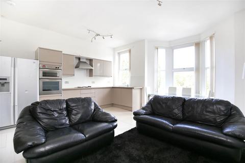 4 bedroom flat to rent, Salters Road, Newcastle Upon Tyne NE3