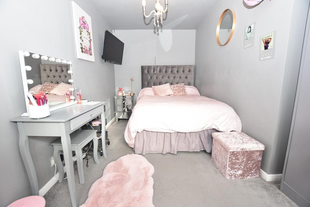 Bed 3.jpg