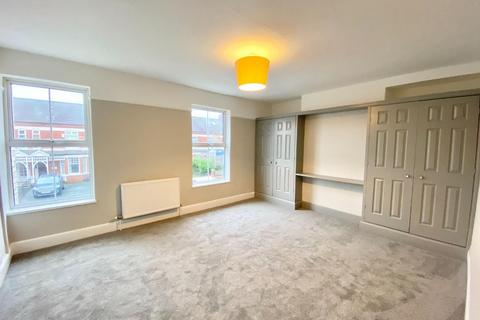 3 bedroom terraced house to rent - East Parade, York