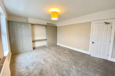 3 bedroom terraced house to rent, East Parade, York