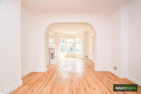 31 Baronsmere Road, London, N2 9QD
