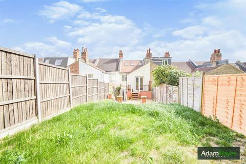 31 Baronsmere Road, London, N2 9QD