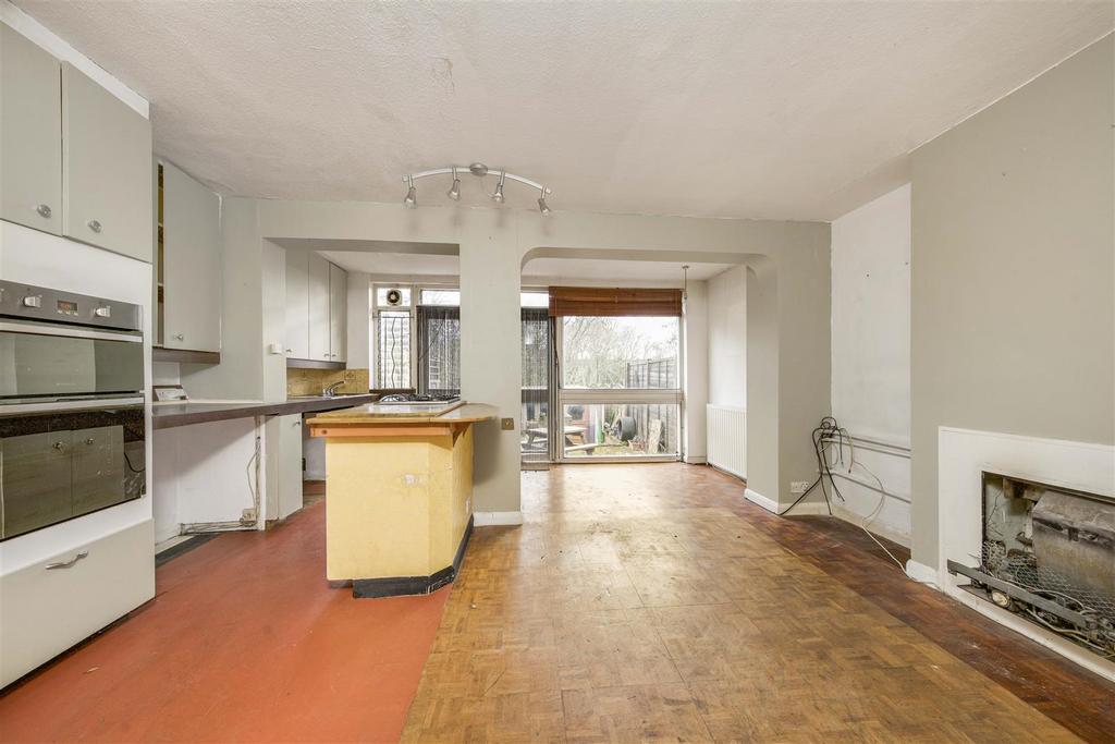 Lincoln Avenue, Twickenham 3 bed terraced house for sale £550,000