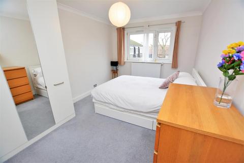41 Sheldrick Close, London, SW19 2UG