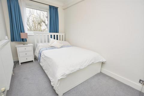 41 Sheldrick Close, London, SW19 2UG