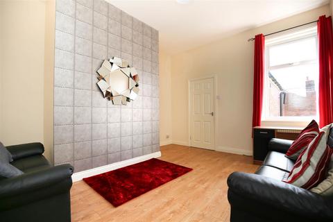 3 bedroom flat to rent, Trewhitt Road, Newcastle Upon Tyne NE6