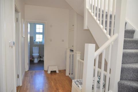 1 bedroom in a house share to rent, Herbert Gardens, London