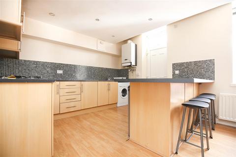 4 bedroom flat to rent, Hotspur Street, Newcastle Upon Tyne NE6