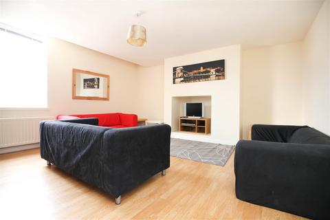 4 bedroom flat to rent, Hotspur Street, Newcastle Upon Tyne NE6