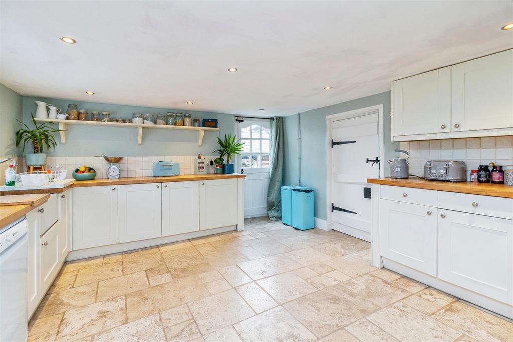 Buckingham Road, Bletchley, Milton Keynes 4 bed detached house for sale