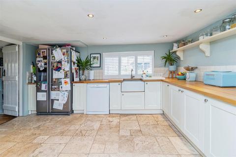 141 Buckingham Road, Bletchley, Milton Keynes, MK3 5JD