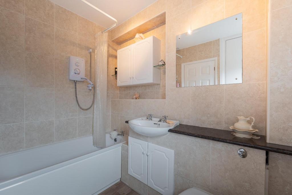 BATHROOMS-3.jpg