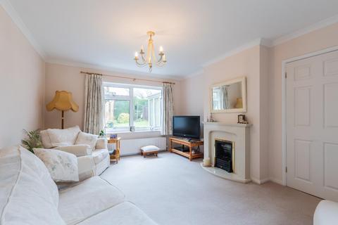 2 Savages Close, Bishops Tachbrook, Leamington Spa, CV33 9RL