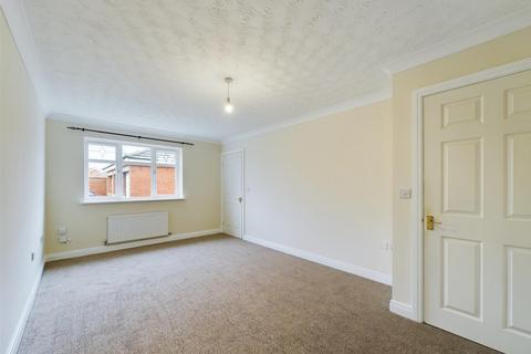 2 bedroom semi-detached bungalow for sale - Coniston Close, Bridlington